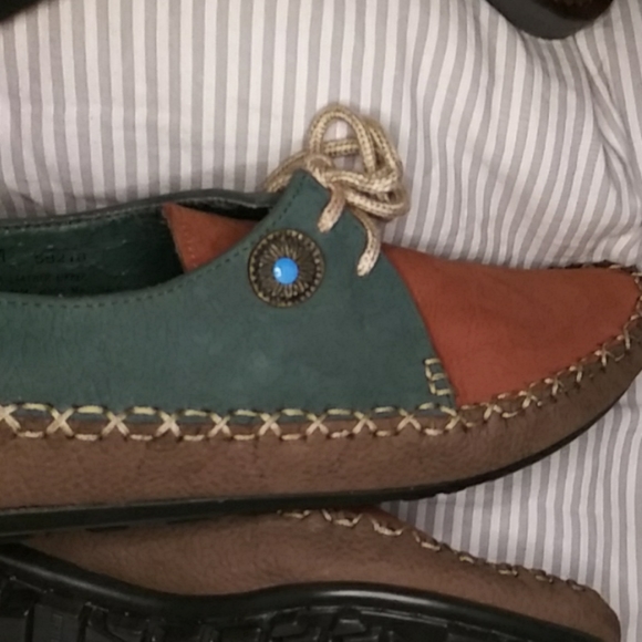 Leather Hush puppies rare aztek design mocossin. - Picture 7 of 7